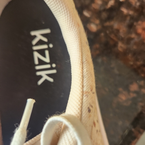Kizik Sneakers - Picture 4 of 4